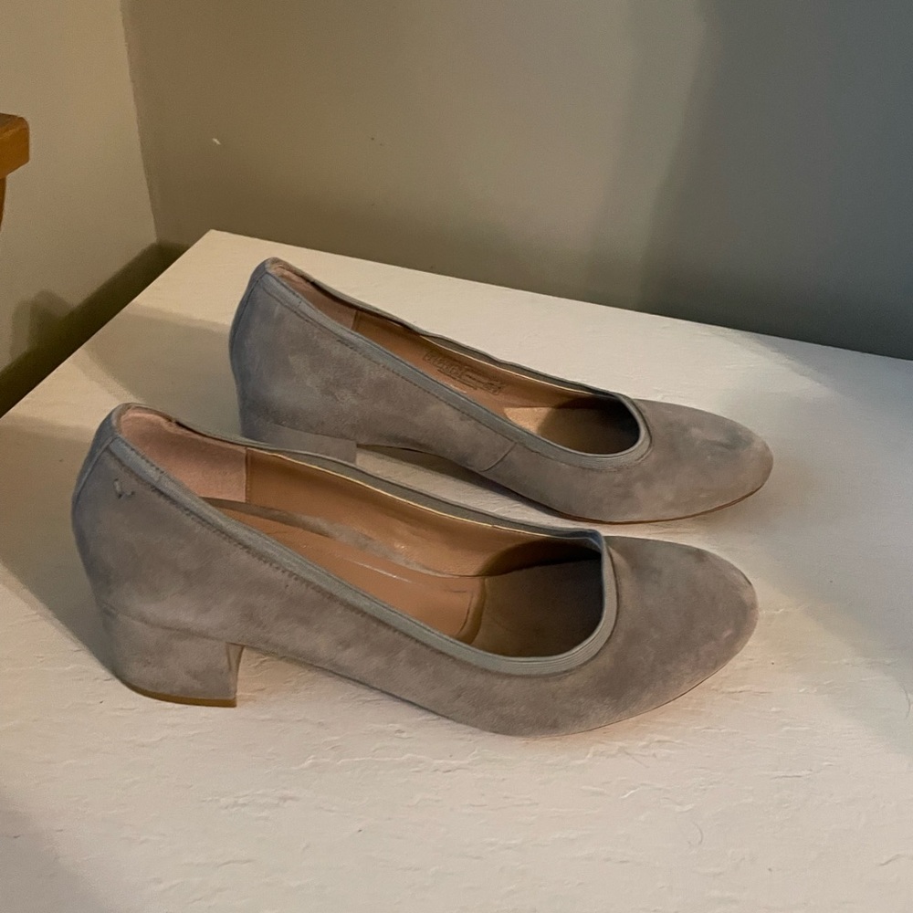 Cute suede vionic heels! Size 9!